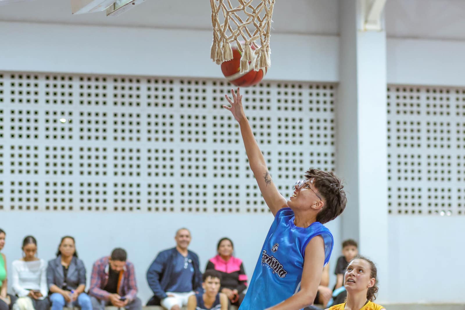 Filadélfia Basquete: Bandeja no ataque, frente feminina
